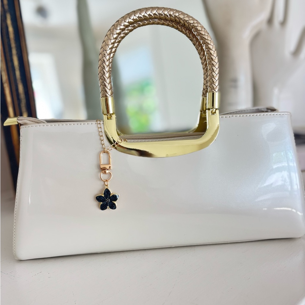 Flower Bag Charm Keychain - Black and Gold - Picture 3 of 4